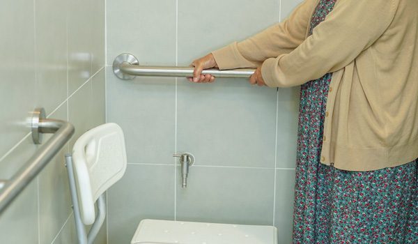 Silla-de-baño-y-elementos-de-seguridad